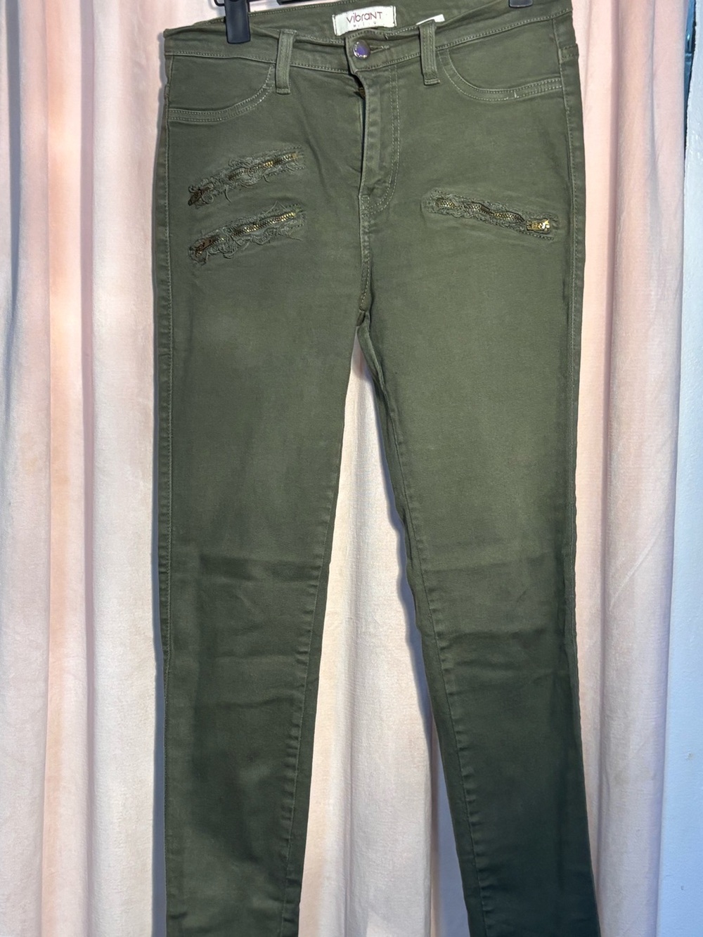 Vibrant Olive Skinny Jeans with Subtle Distressed Detail